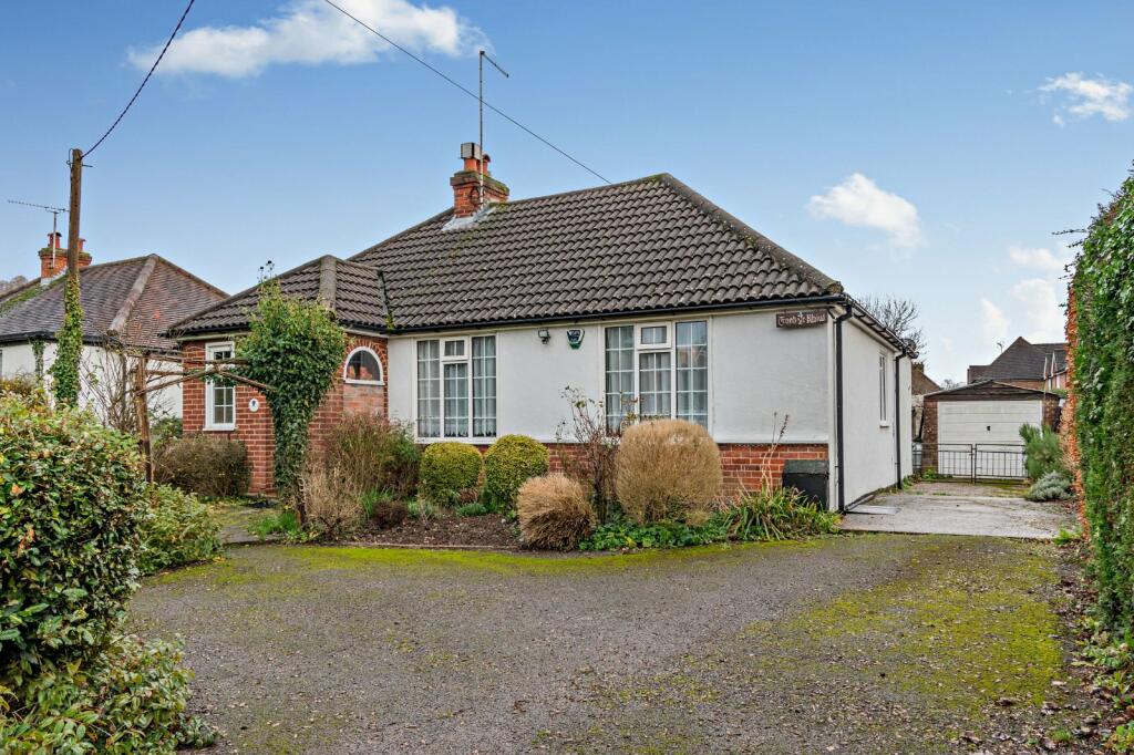 4 bedroom bungalow for sale in The Landway, Kemsing, Sevenoaks, Kent, TN15