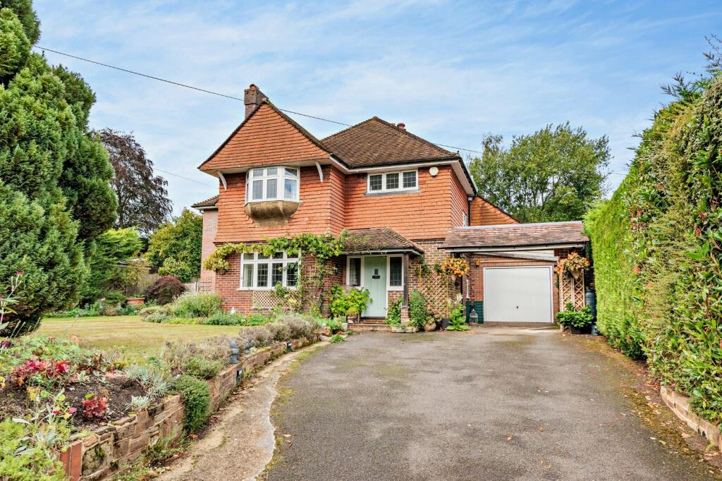 4 bedroom detached house for sale in Wildernesse Mount, Sevenoaks, Kent, TN13