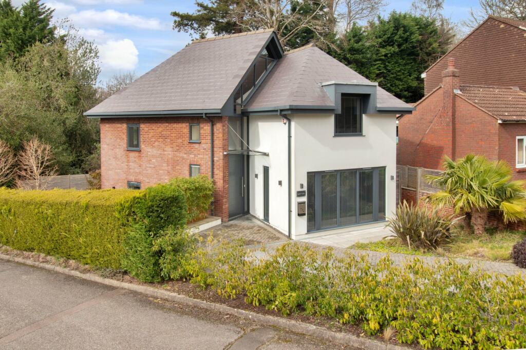 4 bedroom detached house for sale in Camden Park, Tunbridge Wells, Kent, TN2