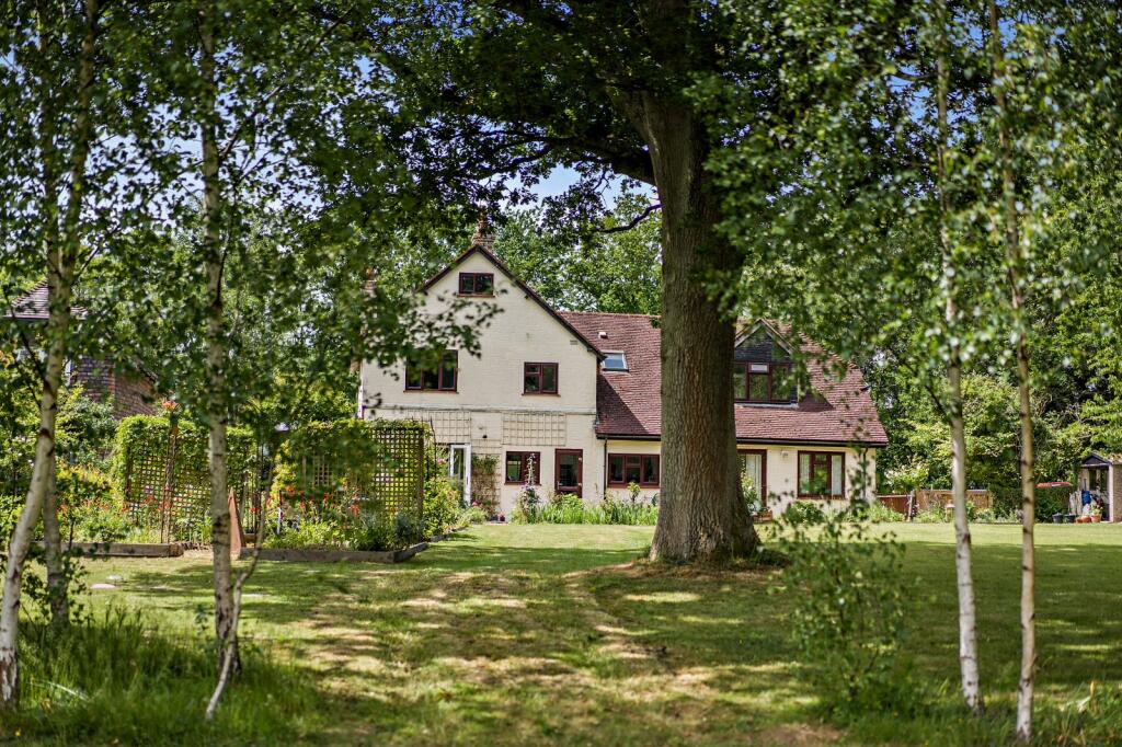Main image of property: London Road, Hildenborough, Tonbridge, Kent