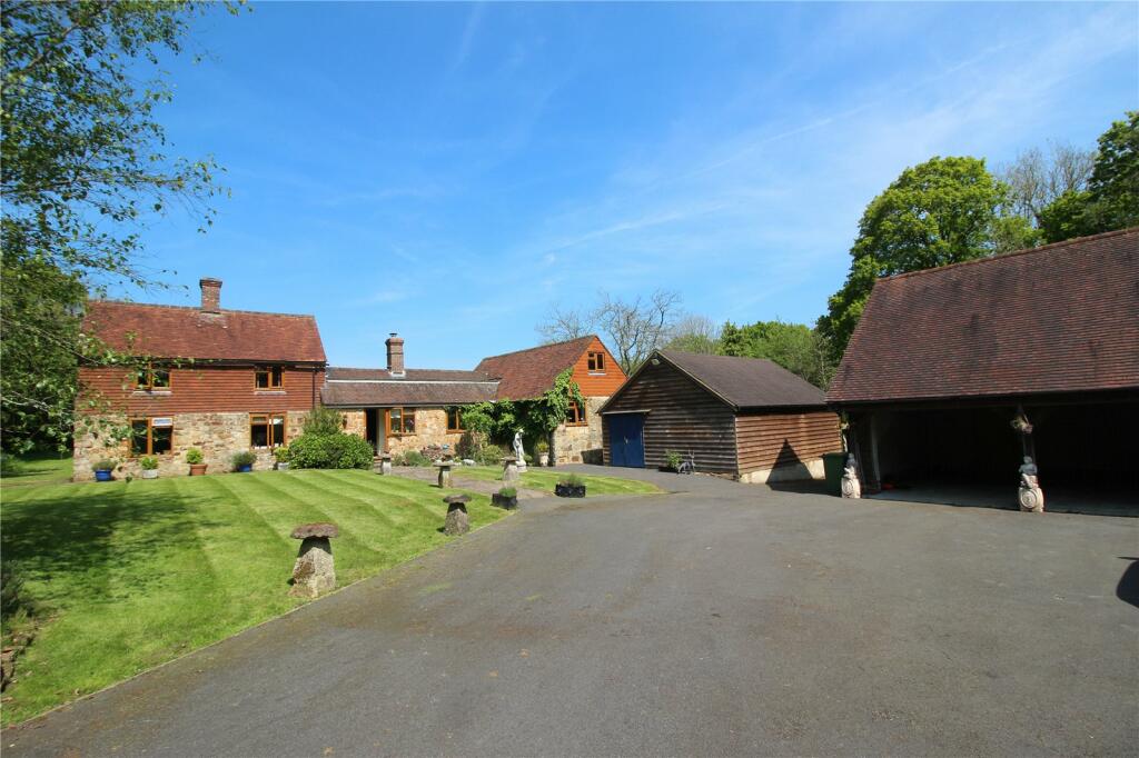 5 bedroom detached house for rent in Crowborough Road, Nutley, East