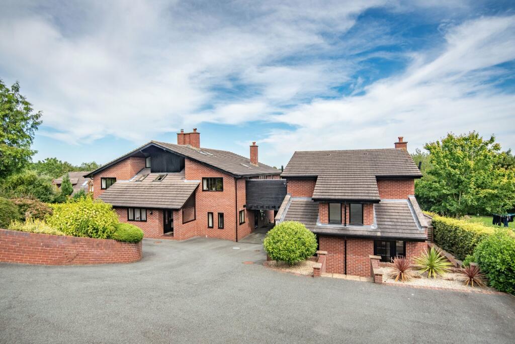 7 bedroom detached house for sale in Silverdale Drive, Trefonen, Oswestry, SY10