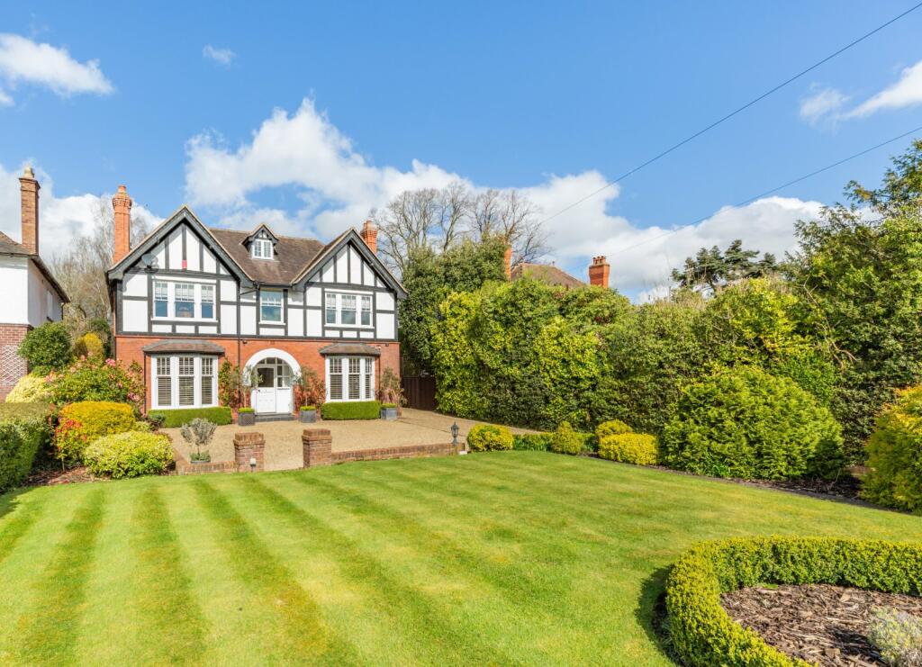 4 bedroom detached house for sale in Port Hill Road, Shrewsbury