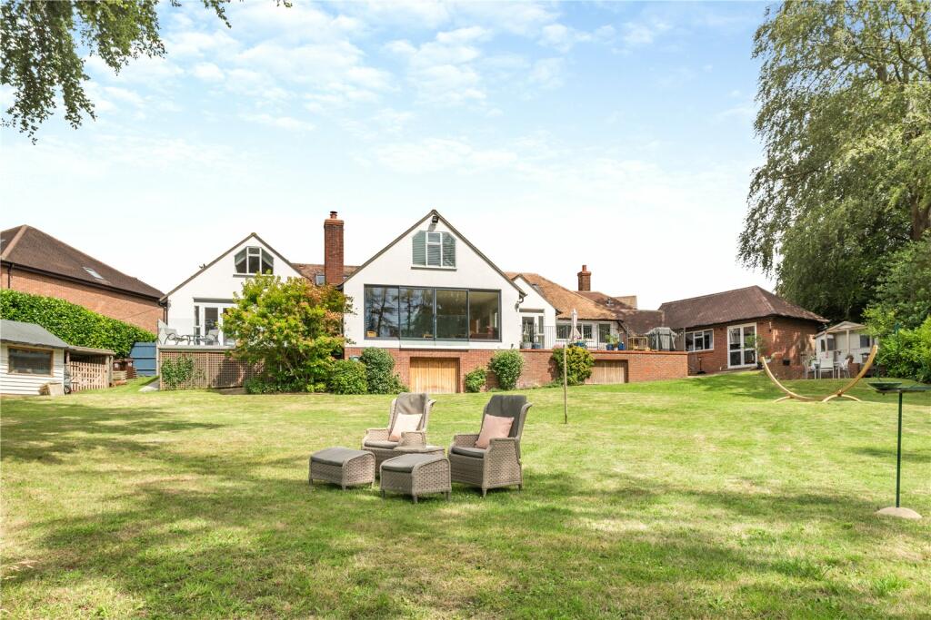 6 bedroom detached house for sale in Larkfield Road, Farnham, Surrey, GU9