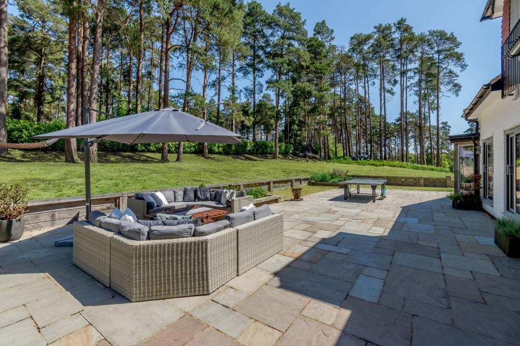 4 bedroom detached house for sale in Botany Hill, The Sands, Farnham