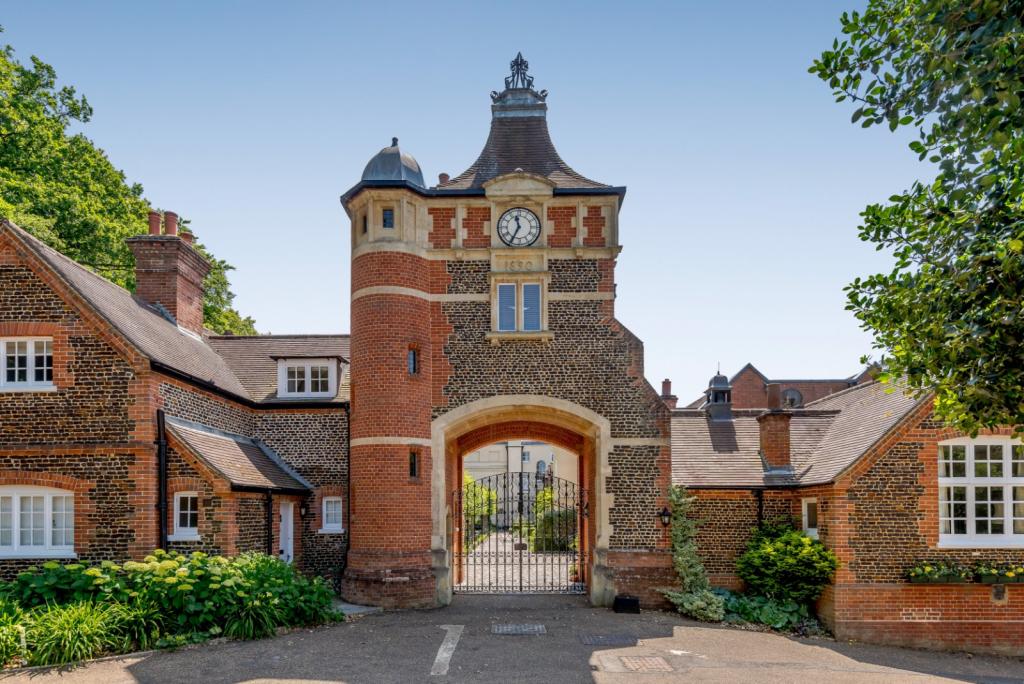 3 bedroom detached house for sale in The Courtyard, Moor Park House Way