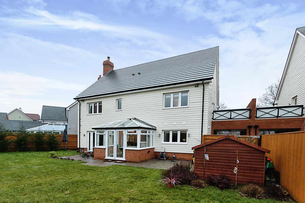 4 bedroom detached house for sale in Lakeview Lane, Mytchett, Camberley