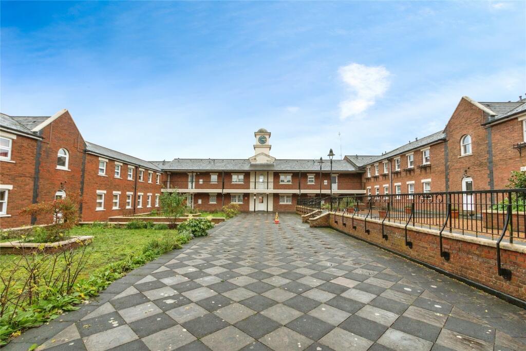1 bedroom flat for sale in Birchett Road, Aldershot, Hampshire, GU11