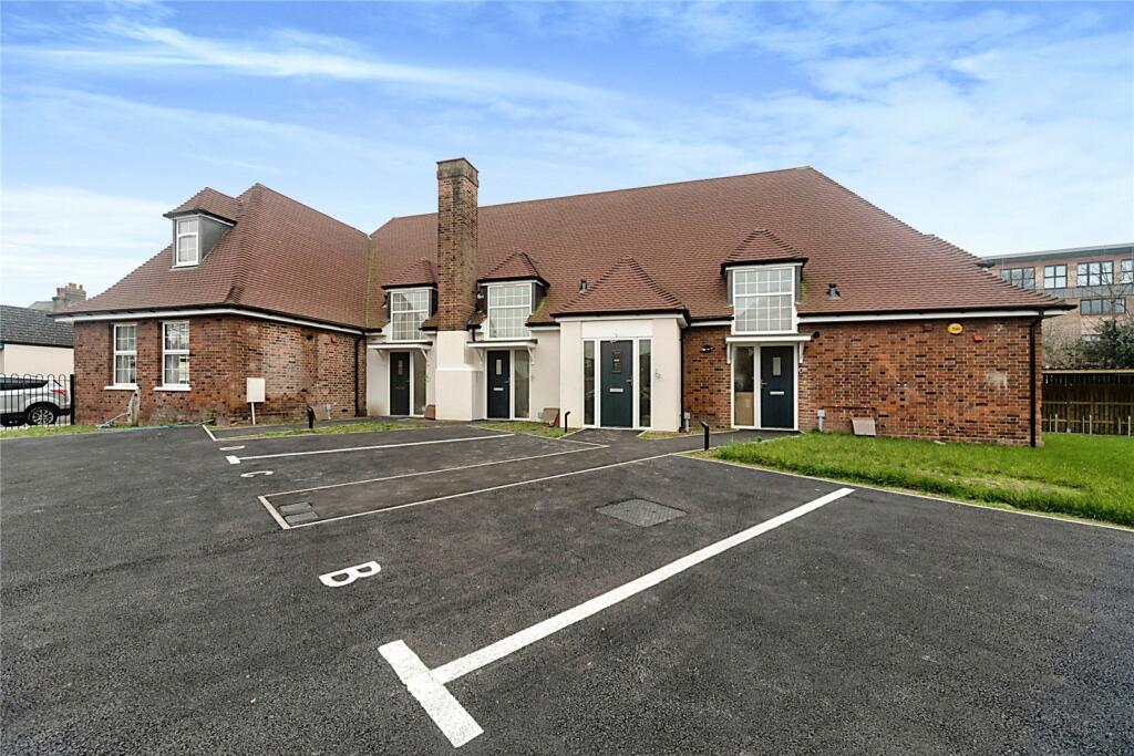 1 bedroom flat for sale in Knapp Road, Ashford, Surrey, TW15