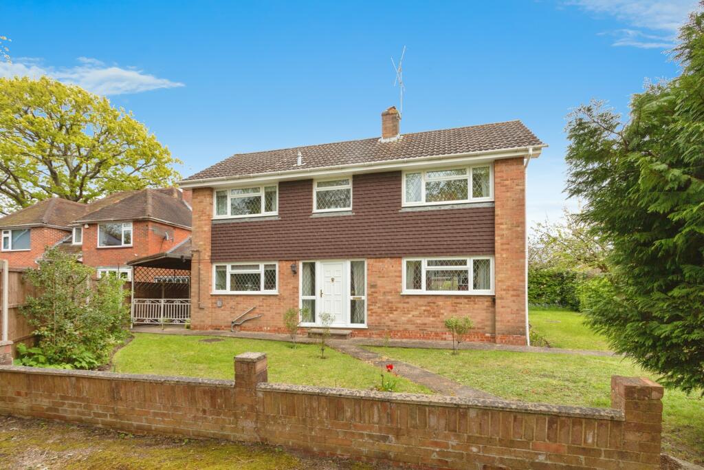 3 bedroom detached house for sale in Mytchett Road, Mytchett, Camberley