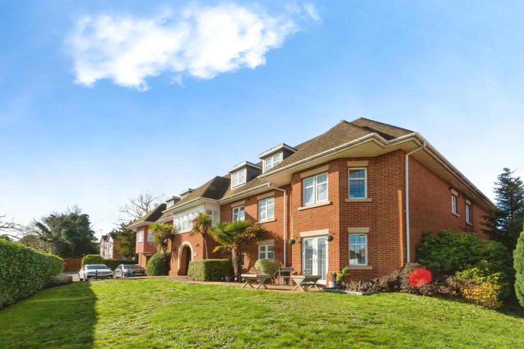 1 bedroom flat for sale in Jenkins Court, Chapel Lane, Bagshot, Surrey