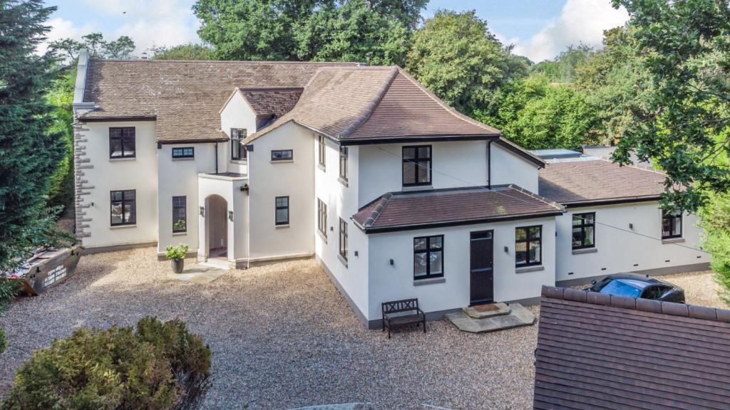 5 bedroom detached house for sale in West Common Grove, Harpenden