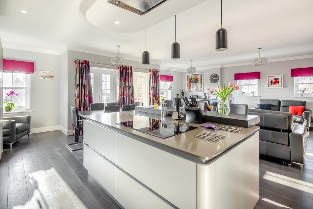 3 bedroom penthouse for sale in Gleneagle Manor, Townsend Lane