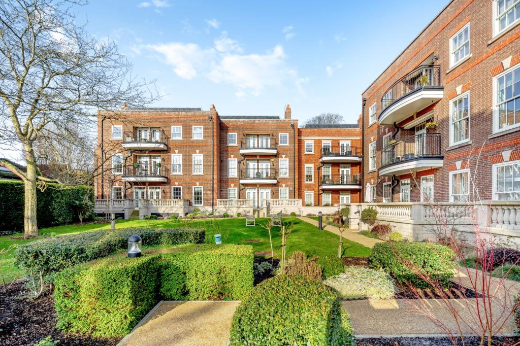3 bedroom penthouse for sale in Gleneagle Manor, Townsend Lane
