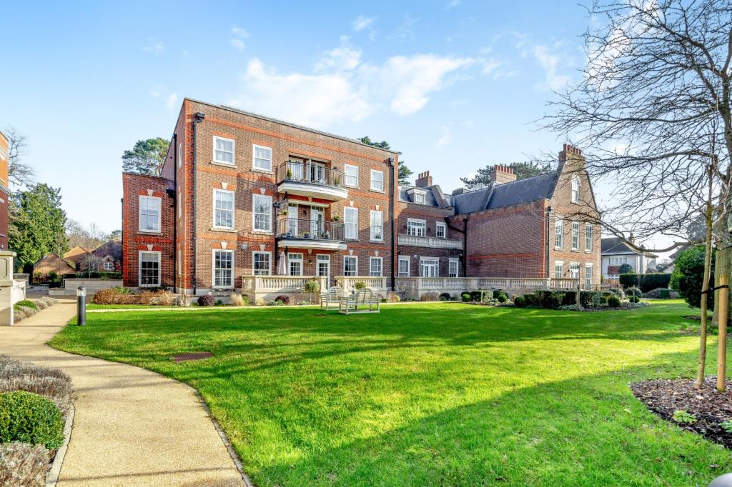 3 bedroom penthouse for sale in Gleneagle Manor, Townsend Lane