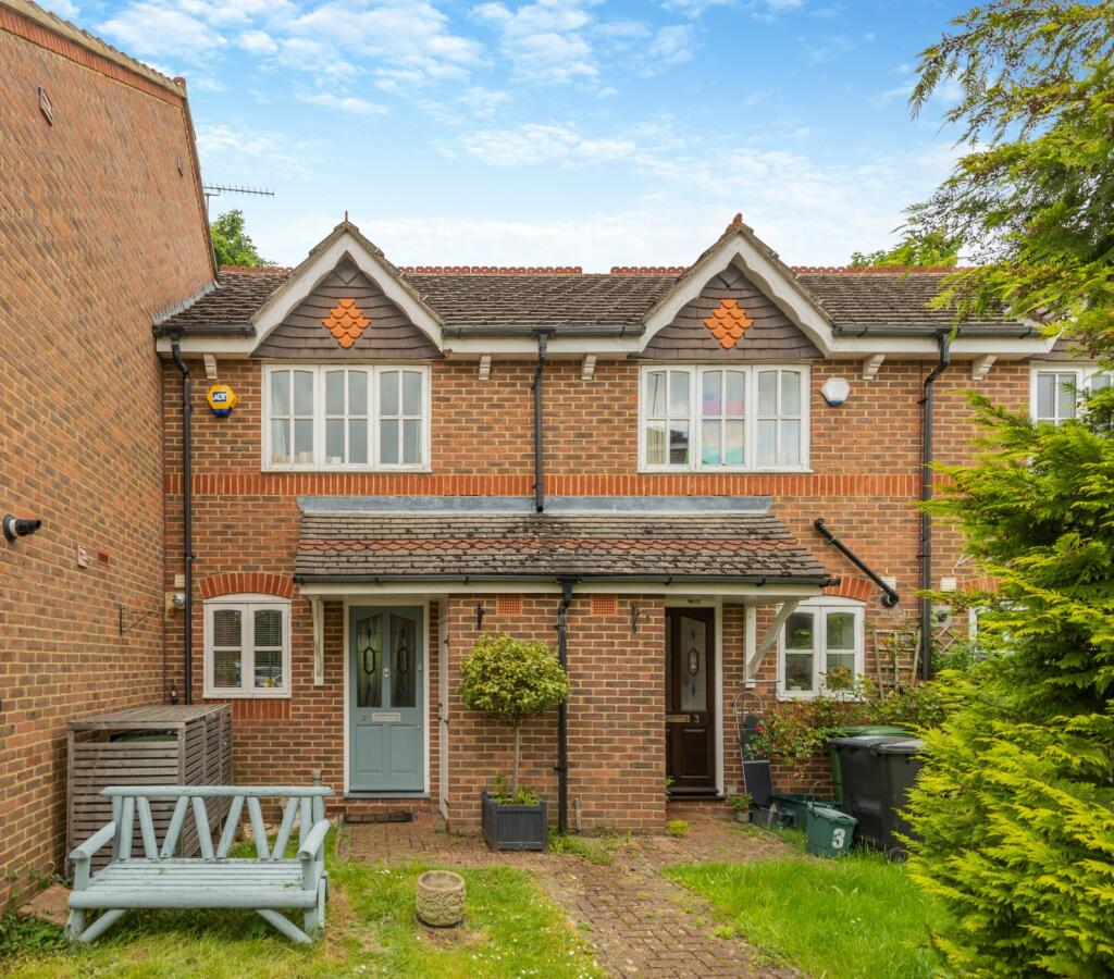 2 bedroom terraced house for sale in Betjeman Close, Harpenden