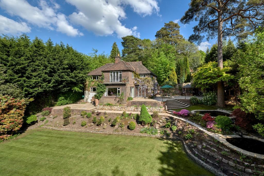 5 bedroom detached house for sale in Marley Lane, Haslemere, Surrey, GU27