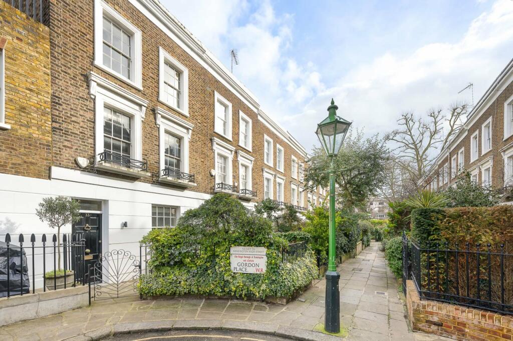 2 bedroom terraced house for sale in Gordon Place, Kensington, London, W8