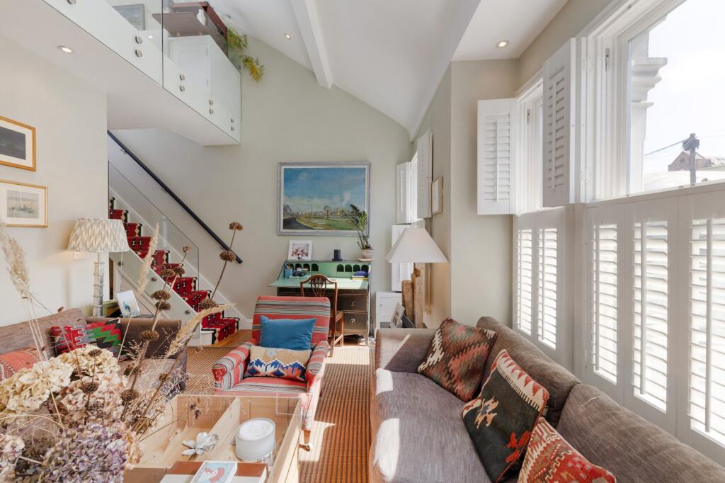 Main image of property: Townmead Road, London