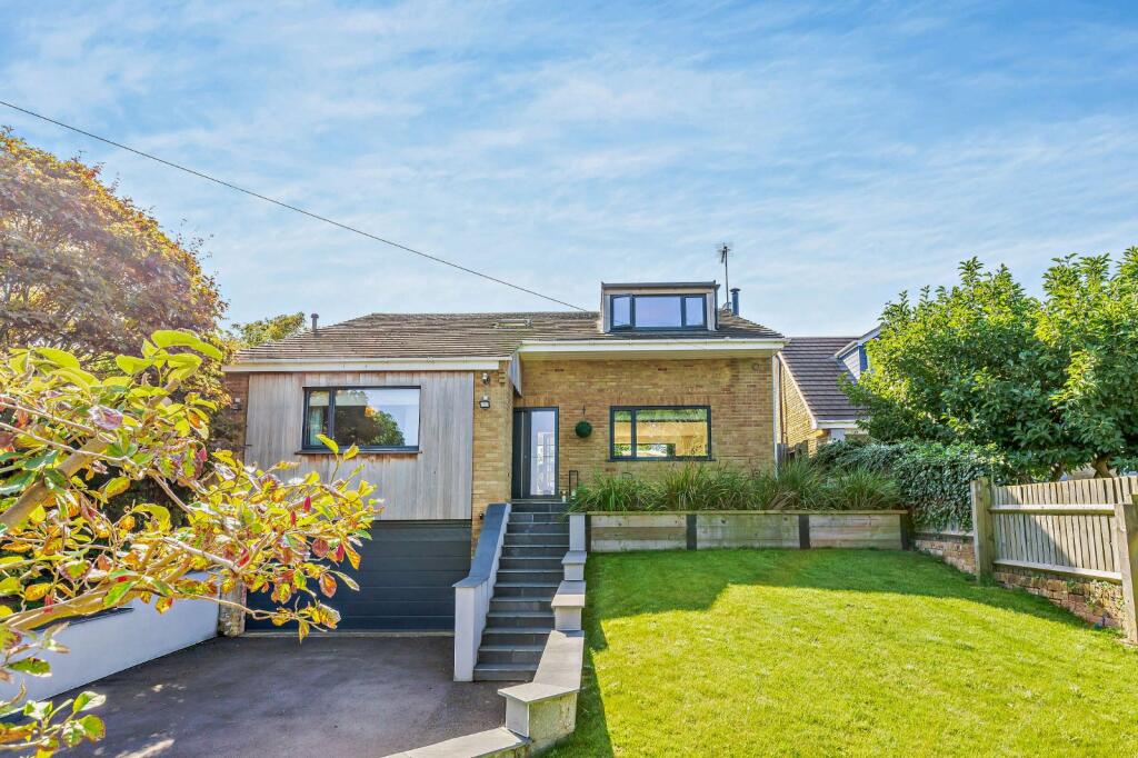 4 bedroom detached house for sale in Overthorpe, Banbury, Oxfordshire, OX17