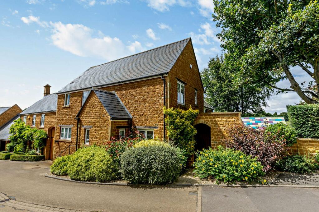 3 bedroom semidetached house for sale in Walford Road, Sibford Ferris