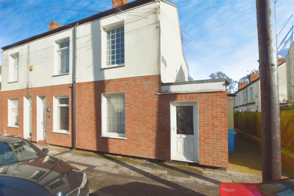 2 bedroom end of terrace house for sale in Cadogan Street, Hull, HU3