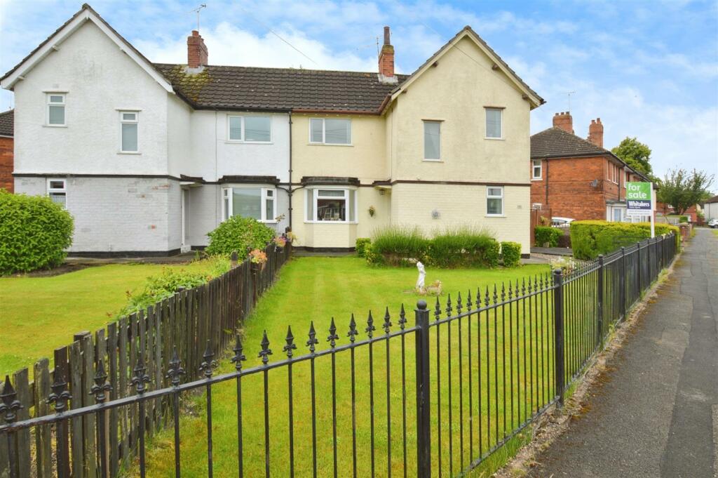 3 bedroom semidetached house for sale in Lockton Grove, Hull, HU5