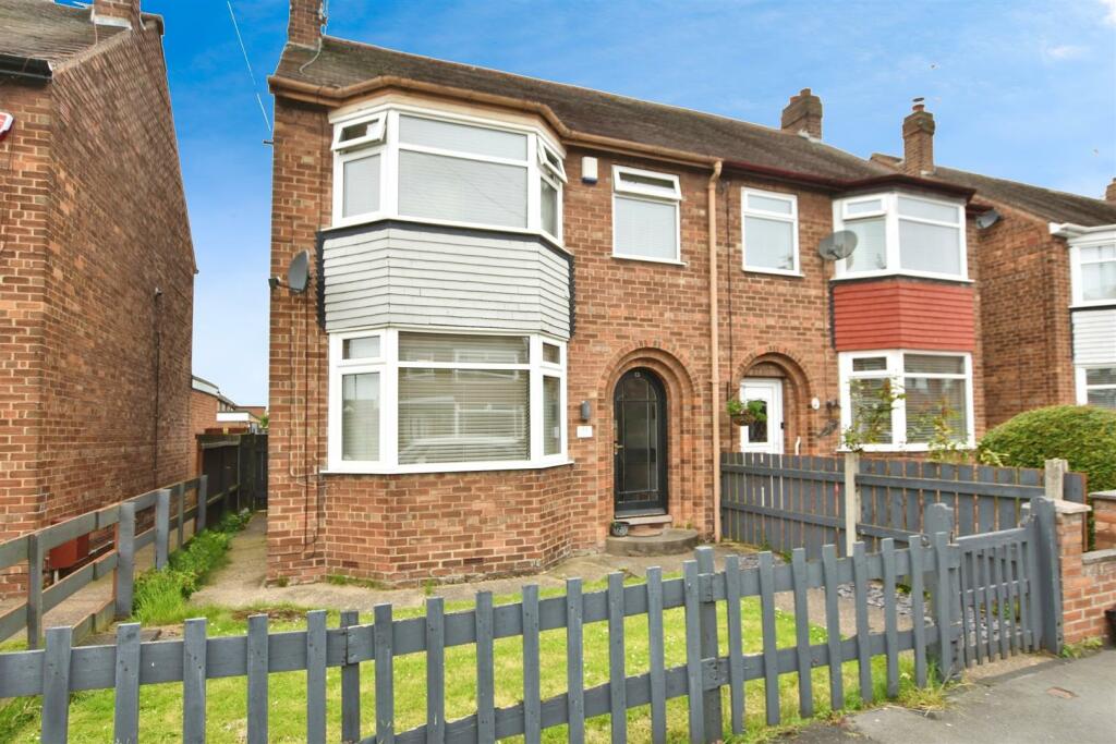 3 bedroom semidetached house for sale in Mollison Road, Hull, HU4