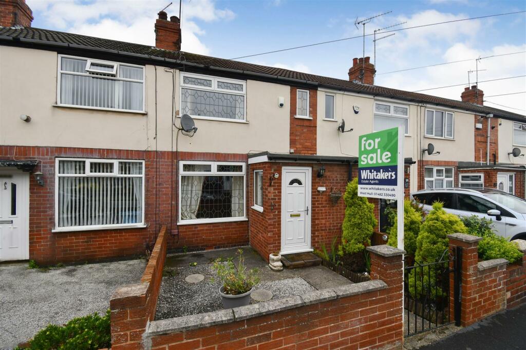 3 bedroom terraced house for sale in Brooklands Road, Hull, HU5
