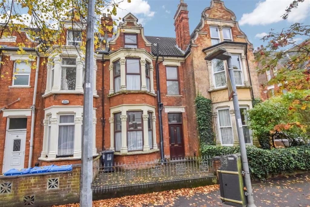 5 bedroom terraced house for sale in Ella Street, Newland Avenue, Hull