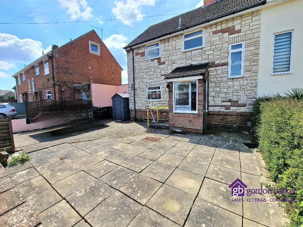 3 bedroom end of terrace house for sale in Leybourne Avenue