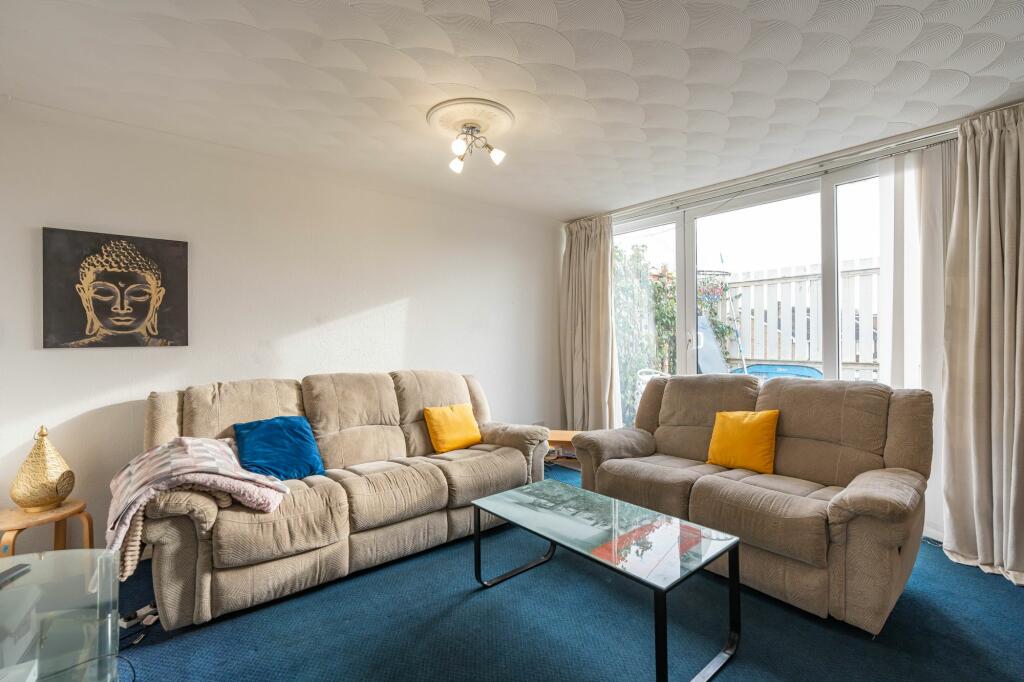 3 bedroom maisonette for sale in Kendall Crescent, Oxford, OX2