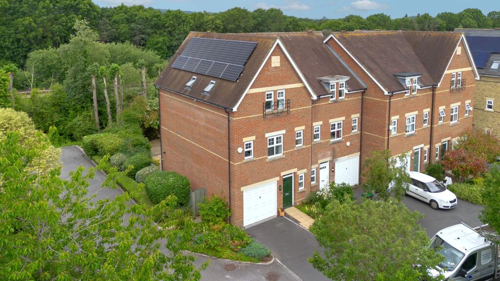 Main image of property: Stone Meadow, Oxford, OX2