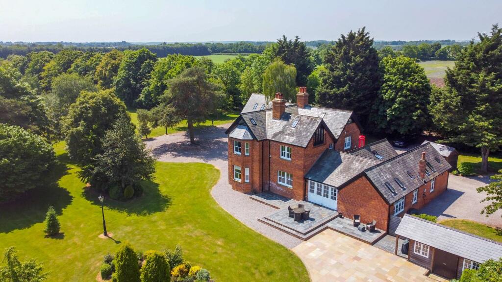 Main image of property: Gullicote Lane, Hanwell, OX17