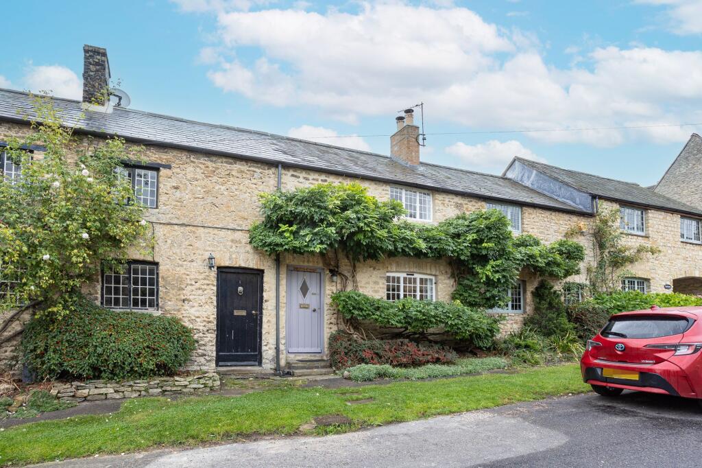 Main image of property: Wisteria Cottage, 4 Middle Street, Islip, OX5 2SF