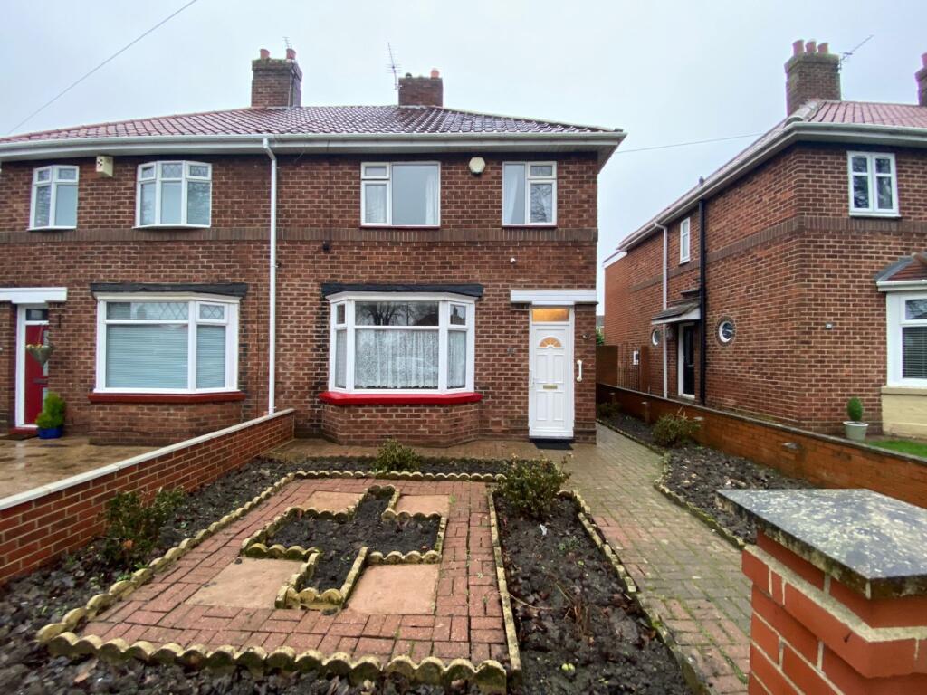 3 bedroom semidetached house for sale in Harton House Road, South