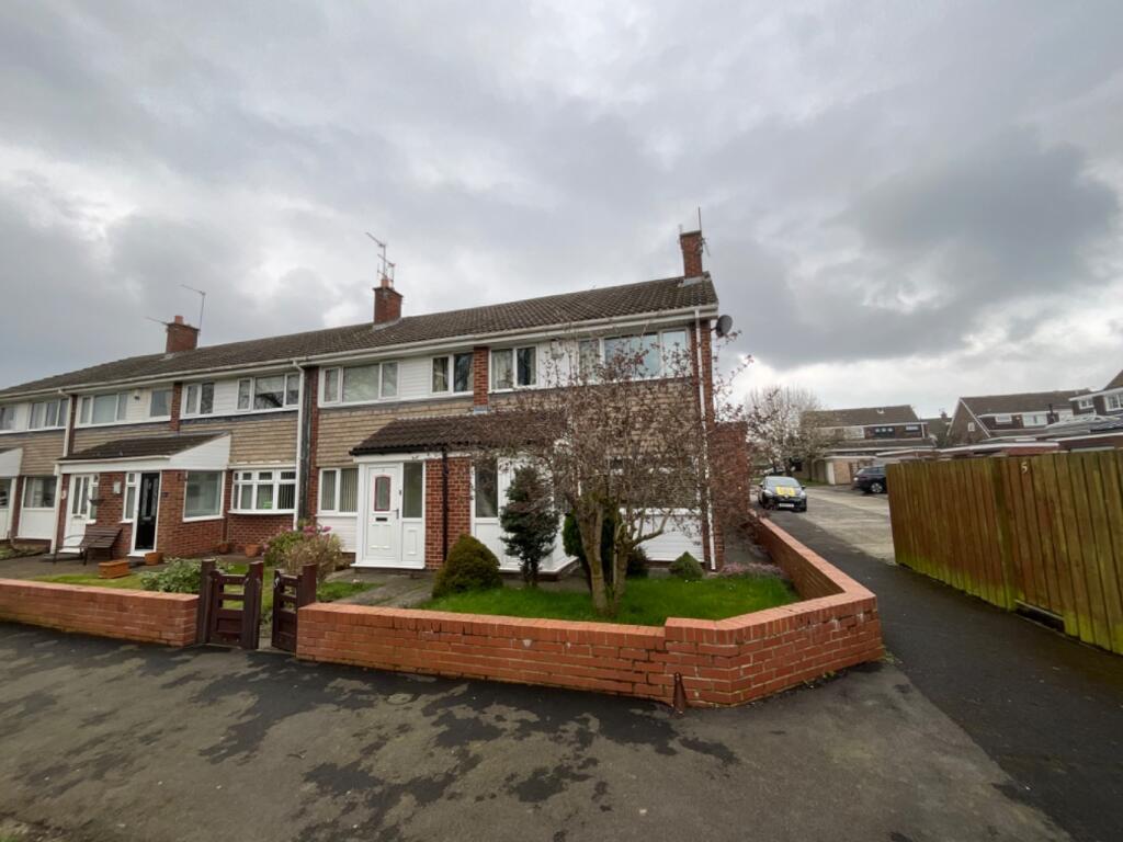 3 bedroom semidetached house for sale in The Glade, Jarrow, Tyne and Wear, NE32