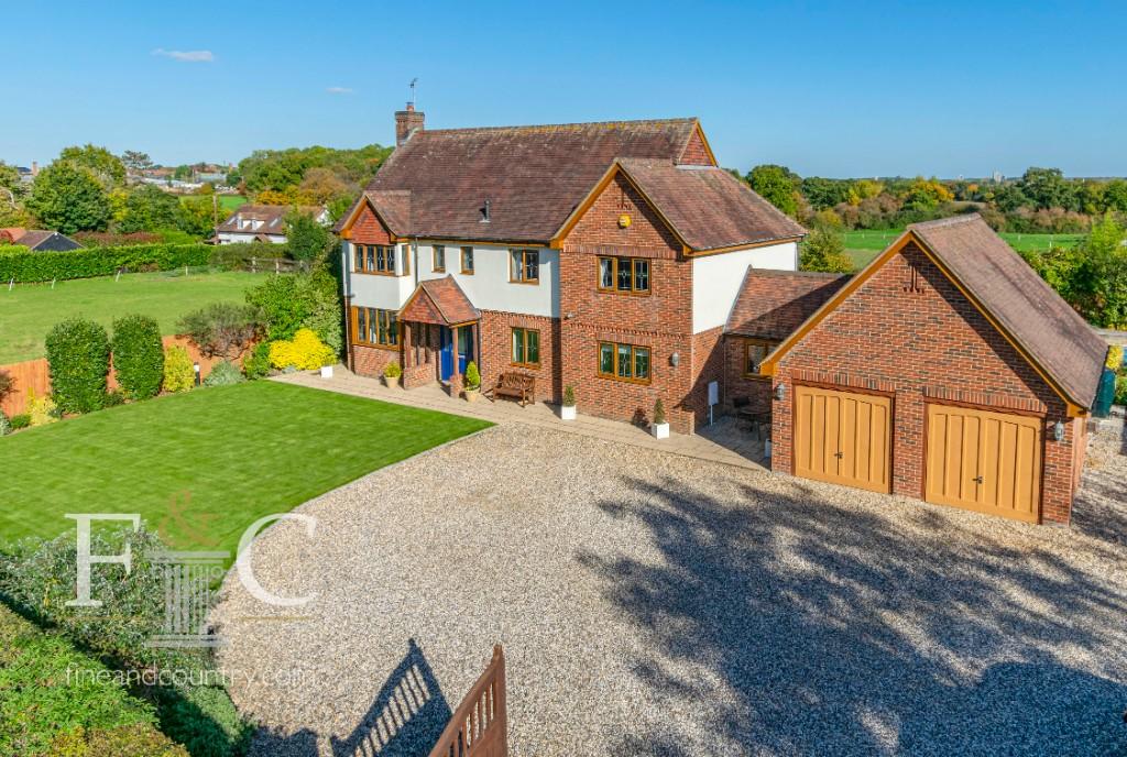 6 bedroom detached house for sale in Roydon, CM19