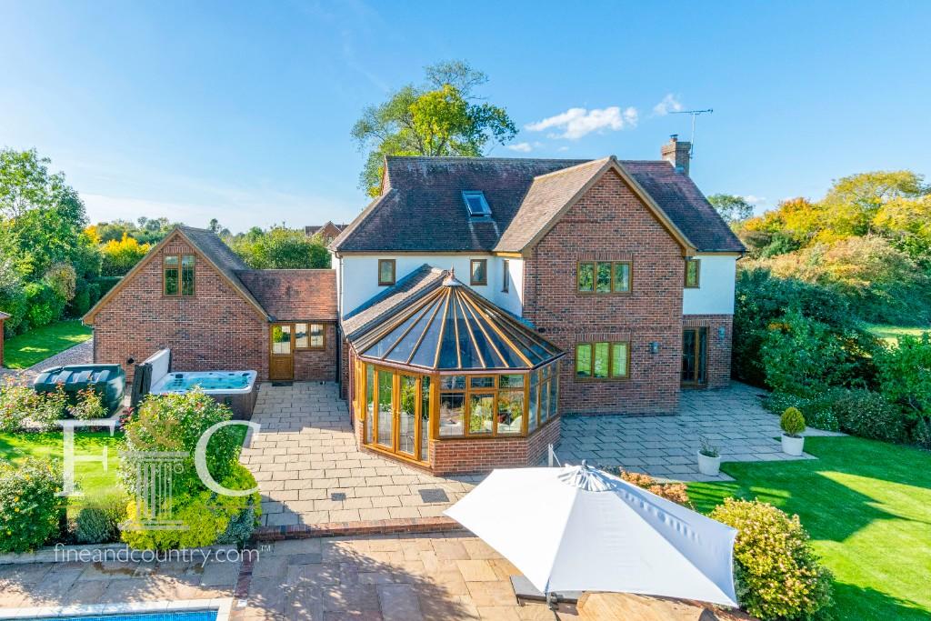 6 bedroom detached house for sale in Roydon, CM19