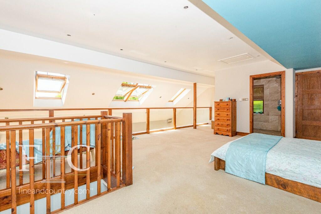 Additional property image - Hamlet Hill, Roydon