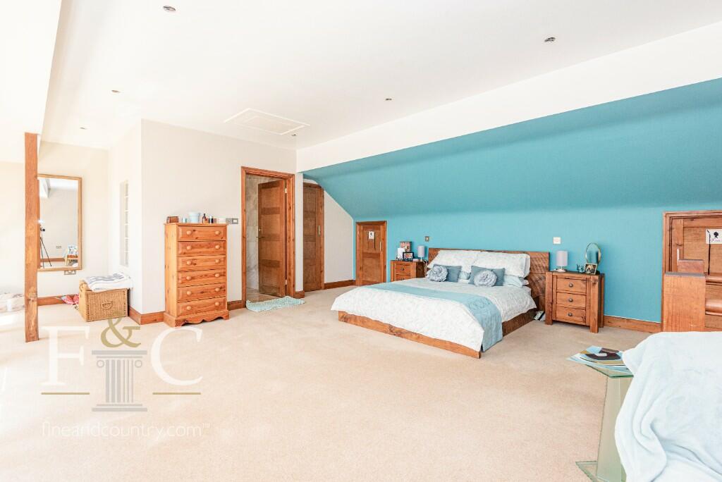 Additional property image - Hamlet Hill, Roydon