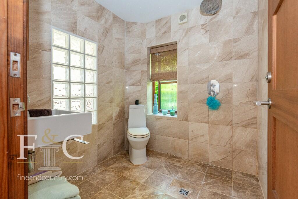 Additional property image - Hamlet Hill, Roydon