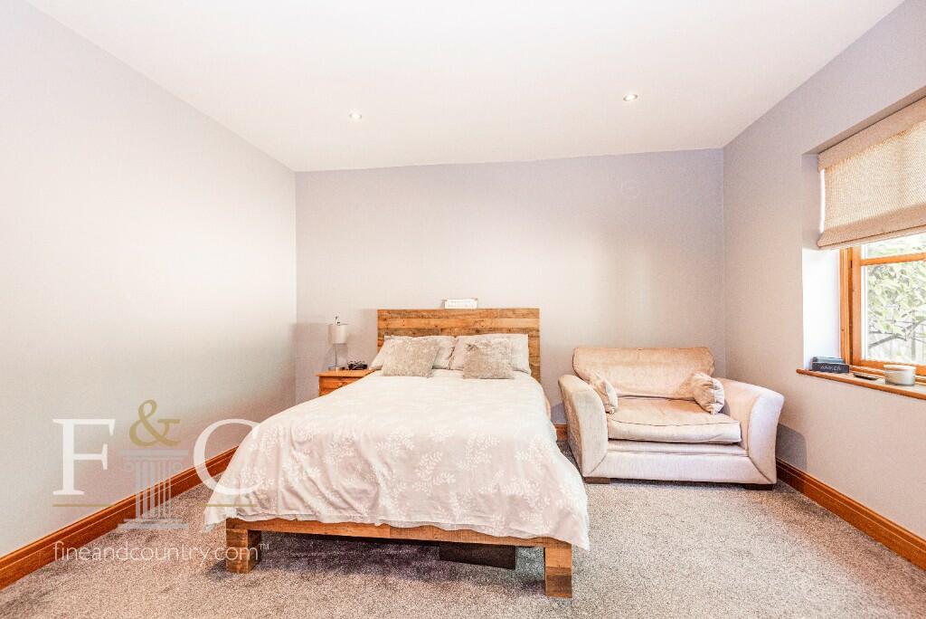 Additional property image - Hamlet Hill, Roydon