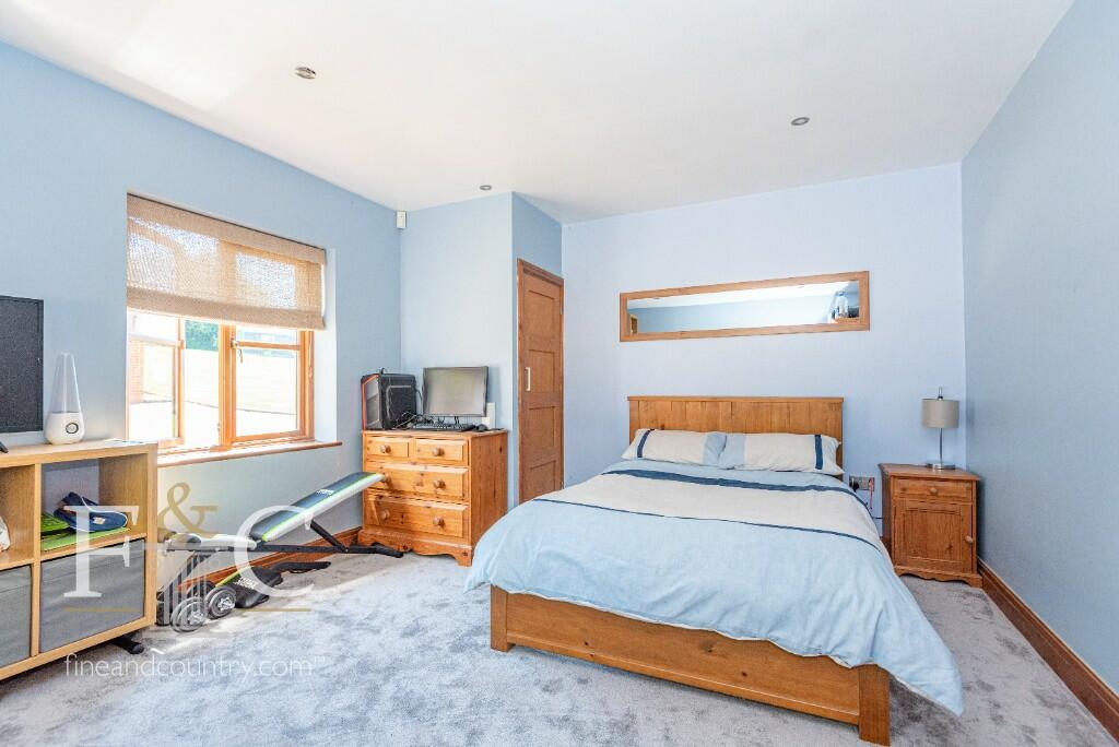 Additional property image - Hamlet Hill, Roydon