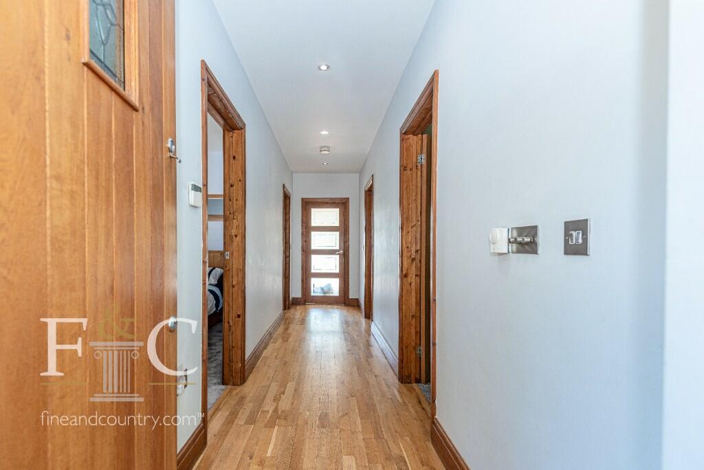 Additional property image - Hamlet Hill, Roydon