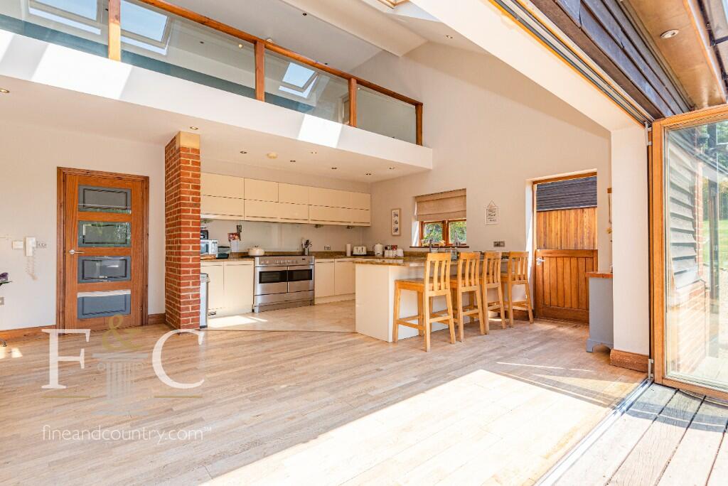 Additional property image - Hamlet Hill, Roydon