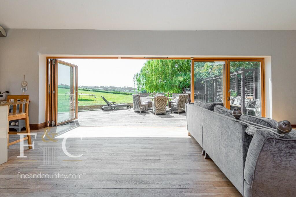 Additional property image - Hamlet Hill, Roydon