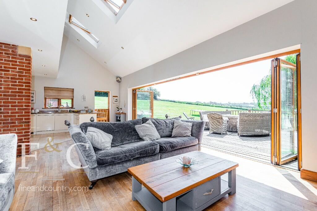 Additional property image - Hamlet Hill, Roydon