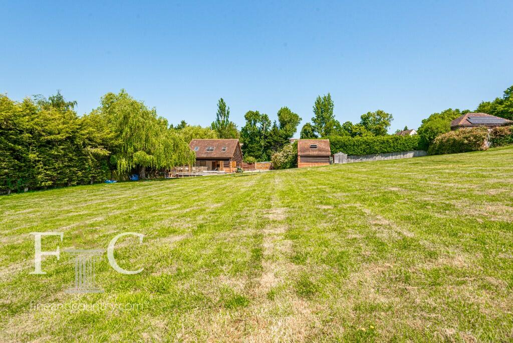 Additional property image - Hamlet Hill, Roydon