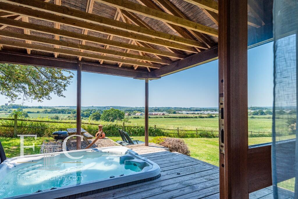 Additional property image - Hamlet Hill, Roydon